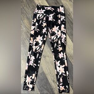 Victoria's Secret Incredible Essential High Waisted Leggings Size 2 Floral